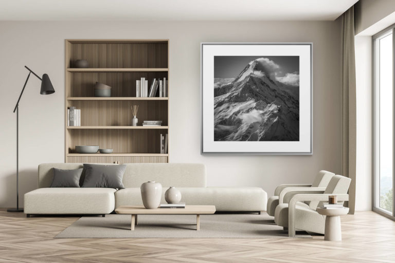 décoration chalet suisse - intérieur chalet suisse - photo montagne grand format - Schreckhorn - Lauteraarhorn - Sommet de montagne noir et blanc - Grindelwald  dans les nuages au soleil après une tempête