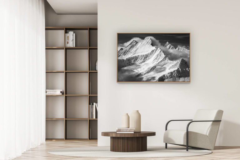 décoration appartement moderne - art déco design - Sommet des montagnes des Alpes Bernoises noire te blanc -  Rayon du soleil en altitude dans les nuages après une tempête - Lauteraarhorn - Schreckhorn - Finsteraarhorn