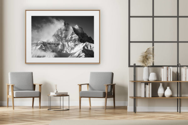 décoration intérieur moderne avec photo de montagne noir et blanc grand format - photo montagne suisse - photos des montagnes des Dents du Midi dans la brume et les nuages en noir et blanc