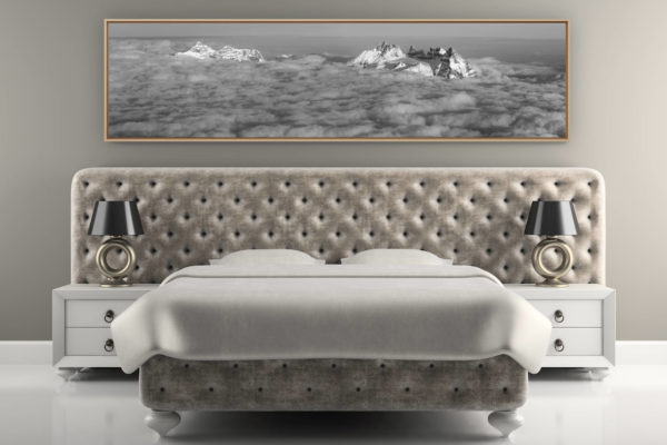 décoration murale chambre adulte luxe - photo montagne noir et blanc - image de montagne : Panorama de montagne - Les Dents du Midi et la Tour Sallière dans une mer de nuages
