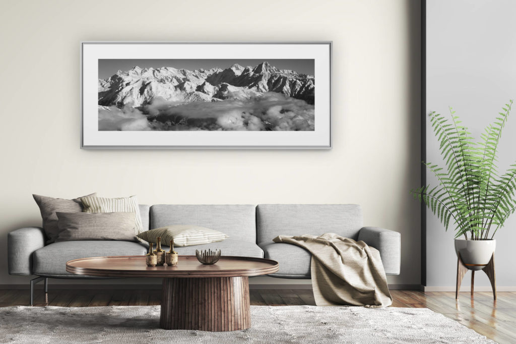 großformatige Bergbilder - Wanddekoration modernes Wohnzimmer - Schwarz-Weiß-Panoramafoto von Leukerbad - Panoramabild der Berner Alpen. Blick auf die Pisten von Leukerbad(Torrenthorn) - Leukerbad ski