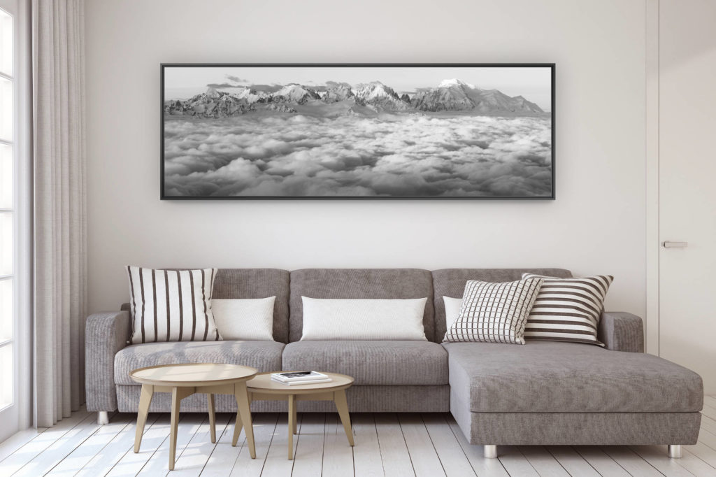 décoration murale design salon moderne - photo montagne grand format - vue panoramique mont blanc en noir et blanc au dessus d'une mer de nuage - tirage photo montagne noir et blanc et encadrement professionnel