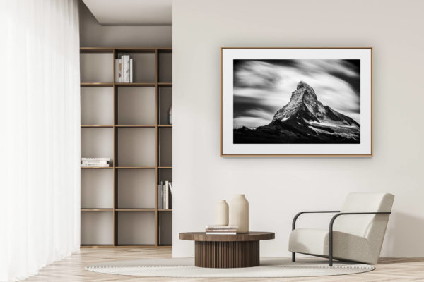 déco tendance salon moderne - photo montagne noir et blanc grand format - Belle photo de montagne en noir et blanc - Image du MatterHorn mont Cervin dans une pluie de nuage tournoyants