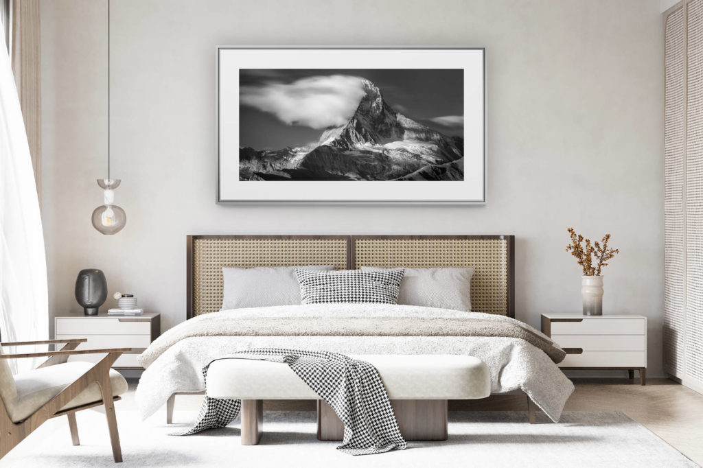 déco chambre chalet suisse rénové - photo panoramique montagne grand format - Zermatt Matterhorn- Vue panoramique noir et blanc des Alpes du Canton du Valais Suisse