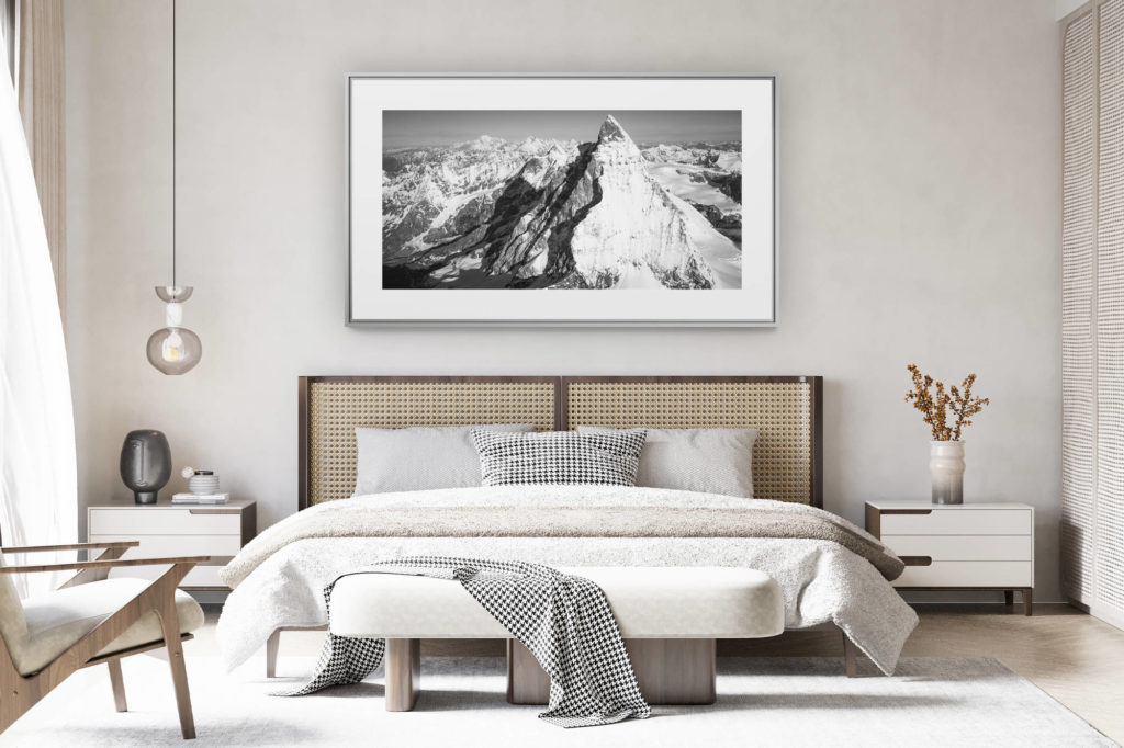 déco chambre chalet suisse rénové - photo panoramique montagne grand format - Mont Cervin Alpes Suisses - vue panoramique d'un montagne en noir et blanc