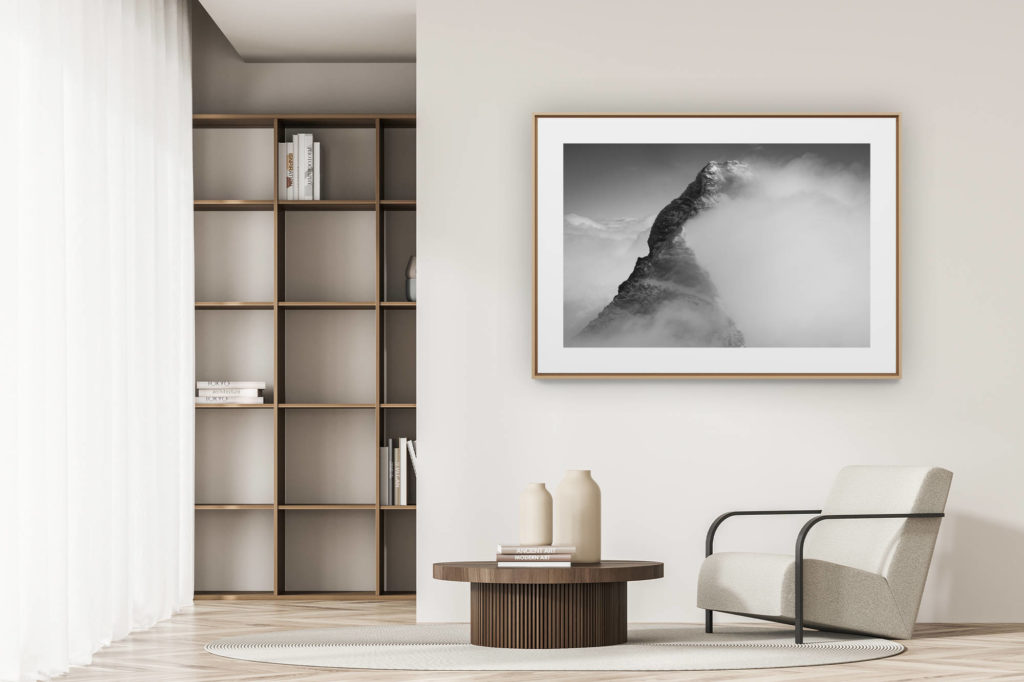 déco tendance salon moderne - photo montagne noir et blanc grand format - Mont Cervin dans une mer de nuages noir et blanc- Matterhorn Pic Thyndall du Cervin et sur le sommet de l'arrête du Lion, voie italienne