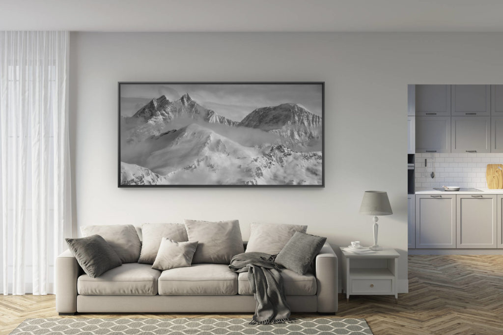 déco salon rénové - tendance photo montagne grand format - Panorama d'une image de brouillard en montagne enneigée dans les alpes Valaisannes Suisses de Zermatt - Saas Fee et dom des Mischabels