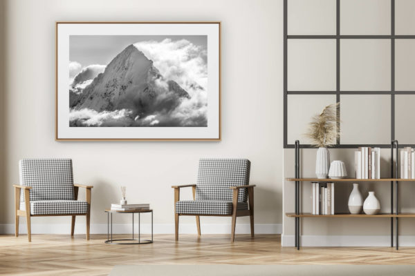 décoration intérieur moderne avec photo de montagne noir et blanc grand format - Monch - image de brouillard en montagne suisse dans une mer de nuages en noir et blanc
