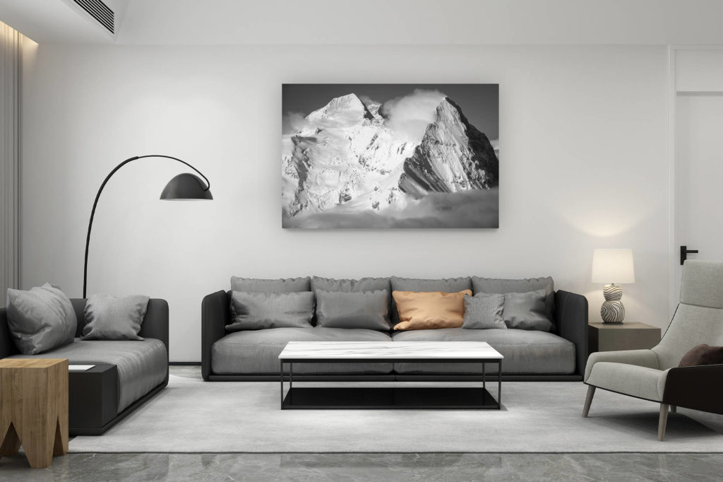 décoration salon contemporain suisse - cadeau amoureux de montagne suisse - Monch - Eiger - Jungfrau - Mer de nuage au sommet d'une montagne des Alpes Suisses en noir et blanc  - grindelwald