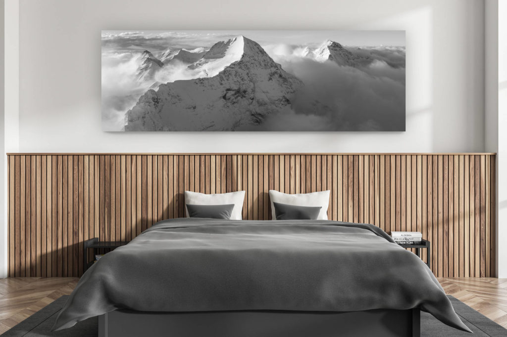 décoration murale chambre adulte moderne - intérieur chalet suisse - photo montagnes grand format alpes suisses - Photo noir et blanc panoramique sur le Monch et la Jungfrau. Photo des sommets de Grindelwald sortant de la mer de nuages après une tempète.