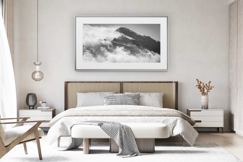 déco chambre chalet suisse rénové - photo panoramique montagne grand format - Panoramic mont blanc - vol panoramique mont blanc dans une mer de nuage et de brume - Tacul et le Maudit