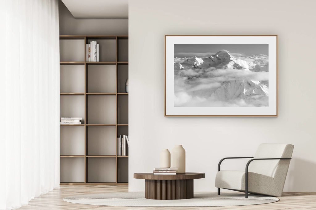 déco tendance salon moderne - photo montagne noir et blanc grand format - Image de Mont Blanc dans une mer de nuages - Massifs des Alpes - Holy dawn