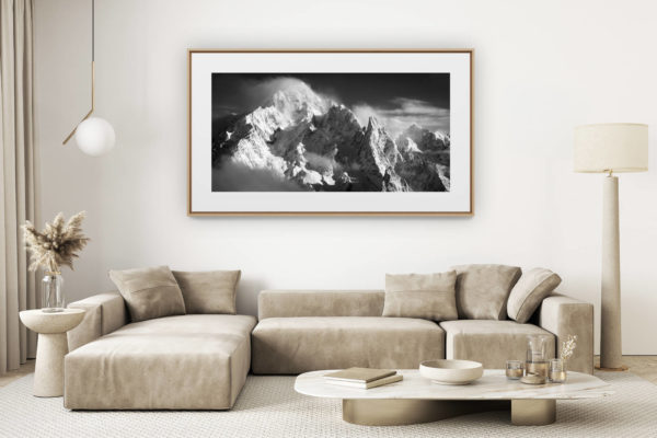 décoration salon clair rénové - photo montagne grand format - photo panorama mont blanc Piz Badile courmayeur - Mer de nuage et brouillard de montagne en noir et blanc dans les Alpes