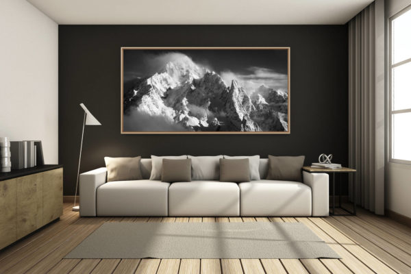 déco salon chalet rénové de montagne - photo montagne grand format -  - photo panorama mont blanc Piz Badile courmayeur - Mer de nuage et brouillard de montagne en noir et blanc dans les Alpes