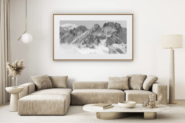 décoration salon clair rénové - photo montagne grand format - Panorama noir et blanc des Montagnes de Verbier dans les alpes valaisannes suisses dans un mer de nuage vers le Mont Blanc