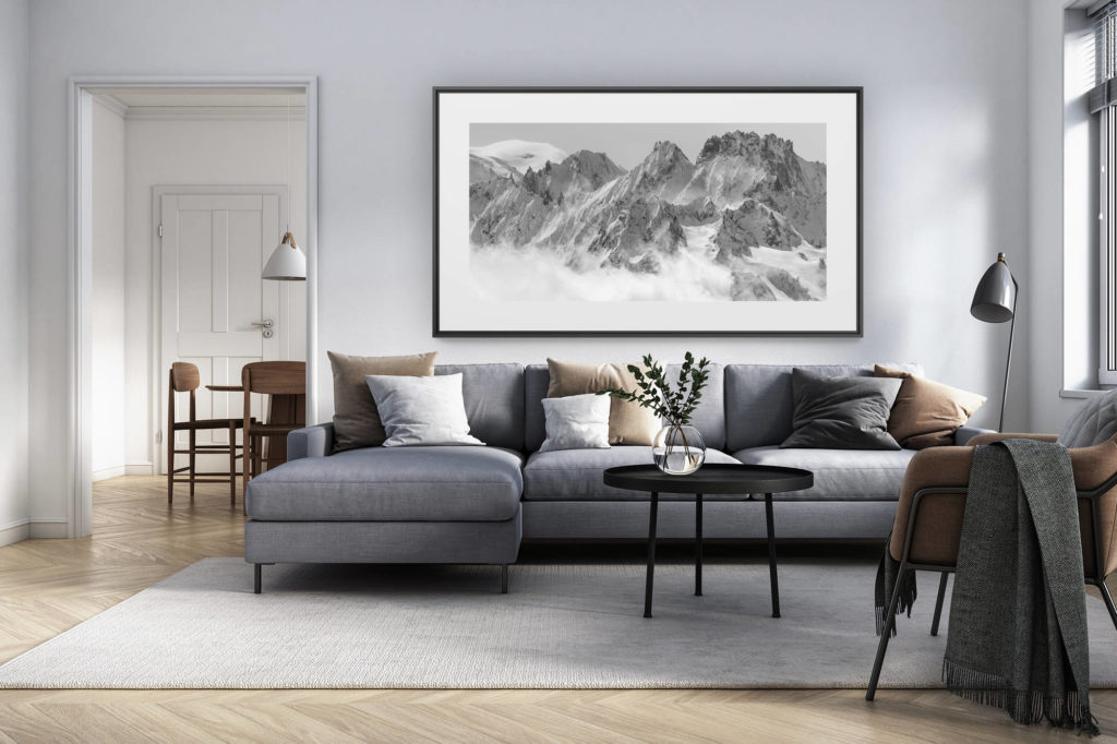 Innendekoration renoviertes Wohnzimmer Schweiz - Panoramafoto Alpen Grossformat - Schwarz-weiss Panorama der Berge von Verbier in den Walliser Alpen Schweiz in einem Wolkenmeer zum Mont Blanc