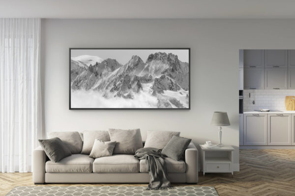 déco salon rénové - tendance photo montagne grand format - Panorama noir et blanc des Montagnes de Verbier dans les alpes valaisannes suisses dans un mer de nuage vers le Mont Blanc