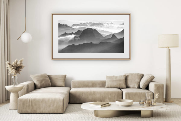 décoration salon clair rénové - photo montagne grand format - Photo panoramique à encadrer des Alpes Bernoises et du Muveran jusqu'à la Jungfrau. en noir et blanc