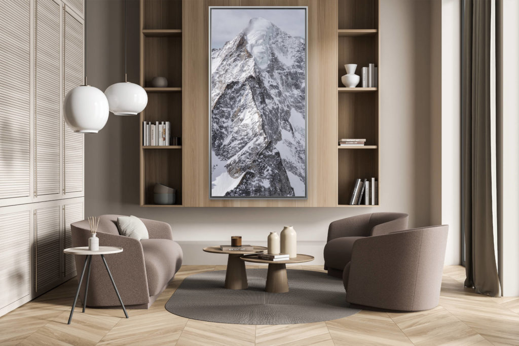décoration salon suisse amoureux montagne - décoration murale verticale - Nesthorn - Image de montagne noir et blanc - encadrement photo professionnel d'un paysage panoramique vertical de montagne