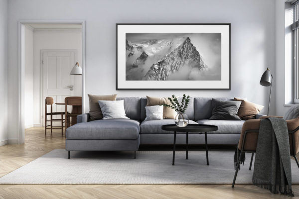 décoration intérieur salon rénové suisse - photo alpes panoramique grand format - Obergabelhorn - Arbengrat - photo de montagne panoramique en noir et blanc - photographe montagne