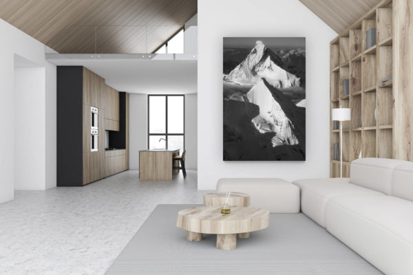 luxus chalet dekoration schweiz - großformatiges vertikales bergfoto - design wanddekoration - Obergabelhorn nordseite - schwarz-weißes bergbild vom Matterhorngipfel