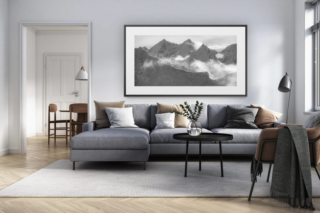 Innendekoration renoviertes Wohnzimmer Schweiz - Alpenpanorama-Foto im Grossformat - Zermatt Wallis - Bergfoto in Schwarzweiss - Taschhorn - Obergabelhorn - Dom Mischabels