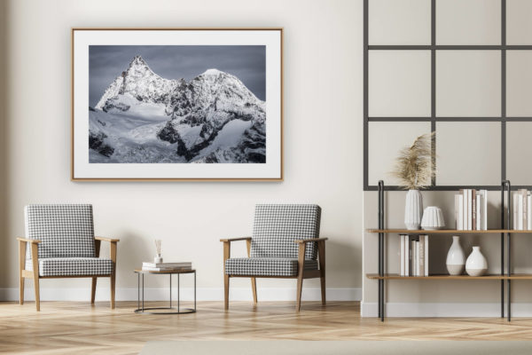 décoration intérieur moderne avec photo de montagne noir et blanc grand format - Obergabelhorn Wellenkupe - paysage de montagne sous la neige  à Zermatt - Alpes Valaisannes et voie normale de l'Obergabelhorn