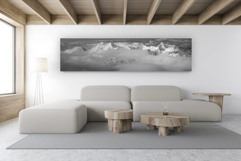 décoration intérieur chalet de montagne suisse - photo de montagne noir et blanc - poster panoramique montagne 4000s de Saas Fee et de Zermatt dans une mer de nuage - vallée de l'Engadine