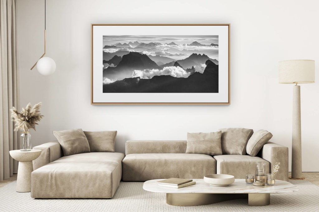 décoration salon clair rénové - photo montagne grand format - Panorama noir et blanc des Alpes Bernoises en Suisse - Vue des sommets de montagne des Alpes Bernoises et Vaudoise au dessus d'une mer de nuage