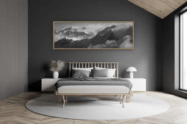 décoration chambre adulte moderne dans petit chalet suisse- photo montagne grand format - Panorama montagne Grand Combin - tableau photo noir et blanc montagne des Alpes Valaisannes