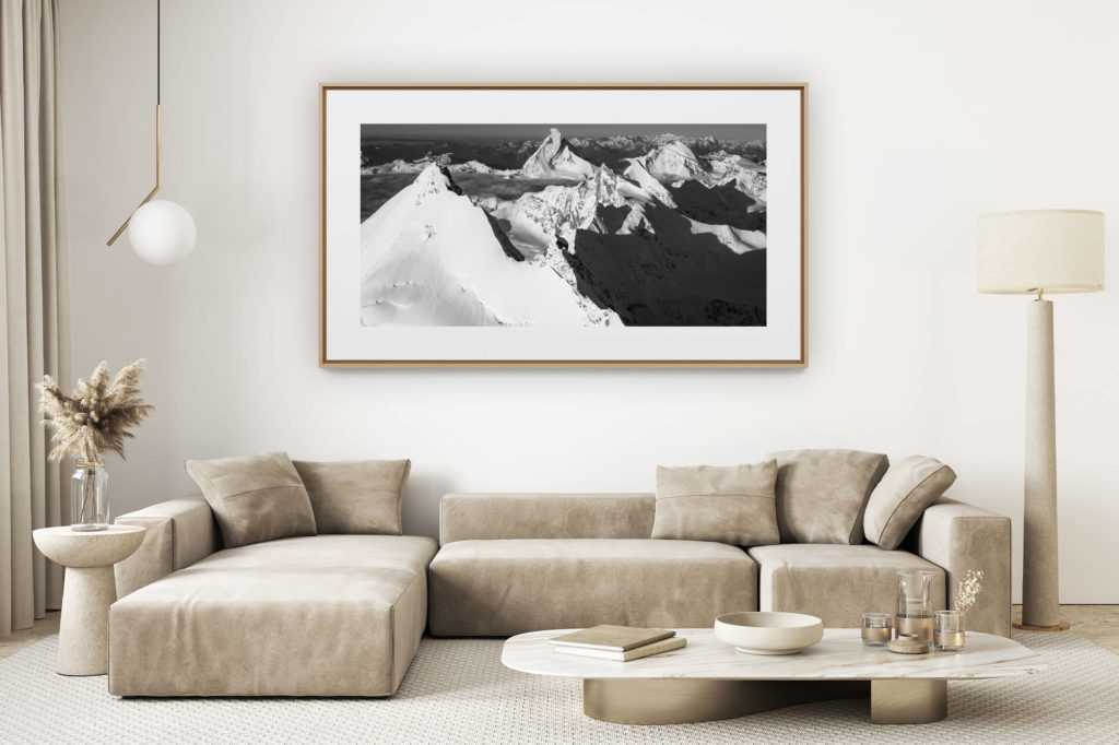 décoration salon clair rénové - photo montagne grand format - tableau photo panoramique noir et blanc des sommets de montagne des Alpes SUisses