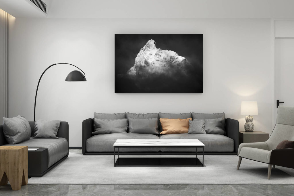 décoration salon contemporain suisse - cadeau amoureux de montagne suisse - Le petit Muveran - sommet de montagne d'Ovronnaz noir et blanc dans une mer de brume et de nuages
