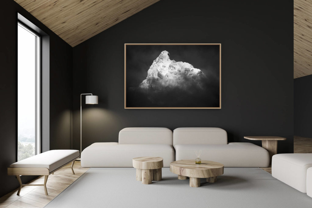 décoration chalet suisse - intérieur chalet suisse - photo montagne grand format - Le petit Muveran - sommet de montagne d'Ovronnaz noir et blanc dans une mer de brume et de nuages