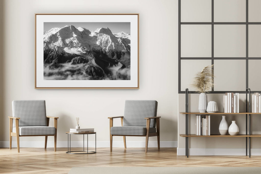 décoration intérieur moderne avec photo de montagne noir et blanc grand format - Pigne - Cheillon - Mont Blanc - Photo de sommets de montagne enneigés en noir et blanc sous le soleil dans les alpes Valaisannes de SUisse