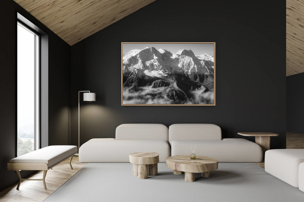 Dekoration Schweizer Chalet - Innenausstattung Schweizer Chalet - Bergfoto im Großformat - Pigne - Cheillon - Mont Blanc - Foto von schneebedeckten Berggipfeln in schwarz-weiß unter der Sonne in den Walliser Alpen der SUisse