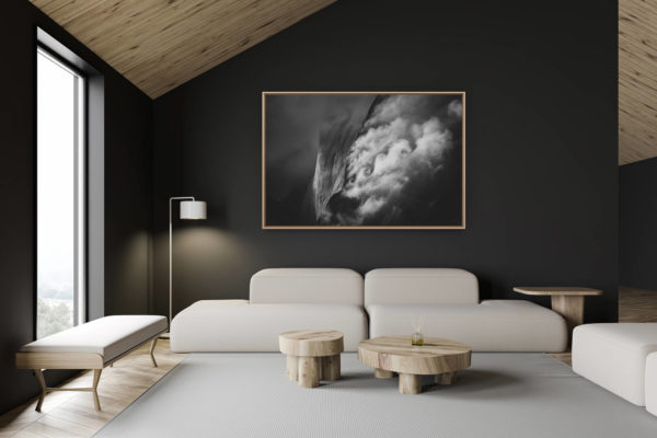 décoration chalet suisse - intérieur chalet suisse - photo montagne grand format - photo de montagne suisse en Engadine - Piz Badile dans une mer de nuage - Photo noir et blanc d'un massif montagneux dans les Alpes