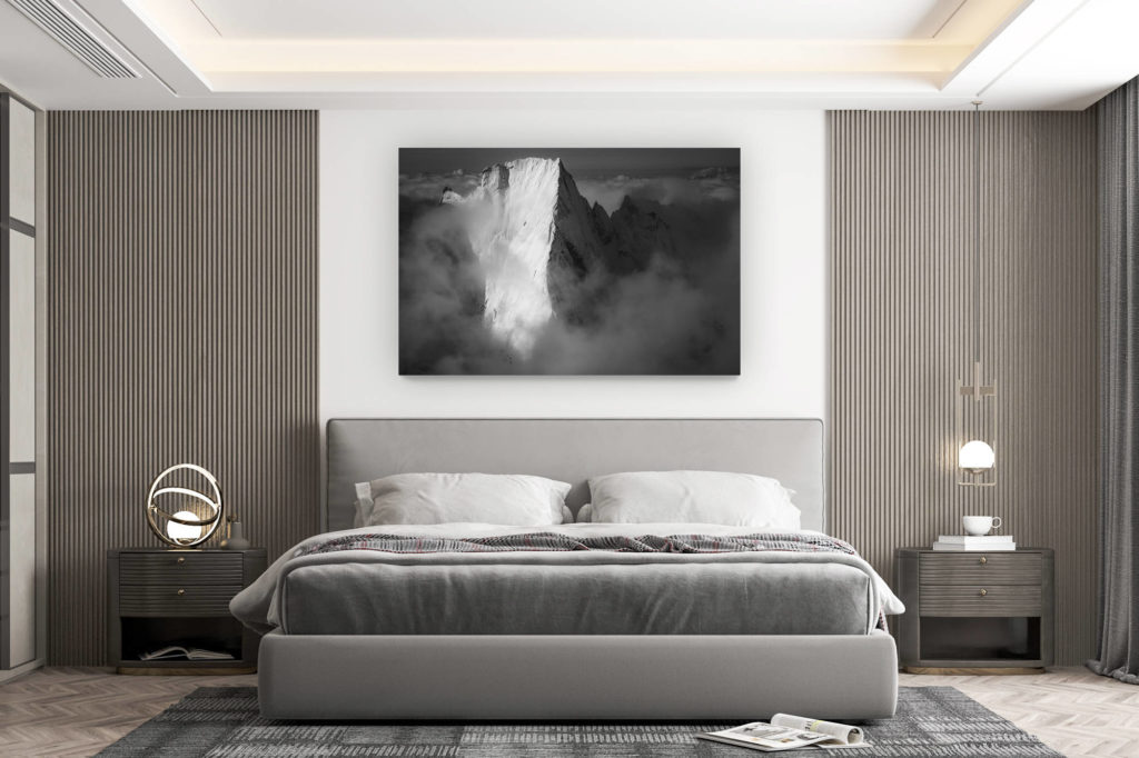 décoration murale chambre design - achat photo de montagne grand format - Piz Badile Engadine noir et blanc - Mer de nuages en massif montagneux et sommets des Alpes Suisses d'Engadie enneigés