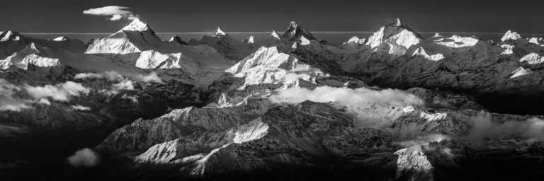 photo panoramique sur les montagnes du val d'anniviers