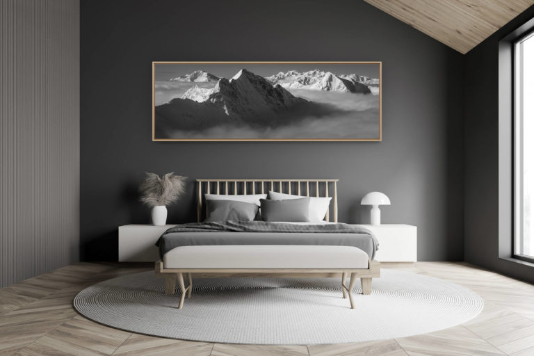 décoration chambre adulte moderne dans petit chalet suisse- photo montagne grand format - panorama des alpes depuis les alpes bernoises - photo montagne noir et blanc