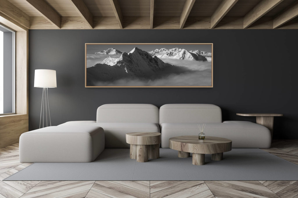 Wohnzimmerdekoration modernes Chalet - Inneneinrichtung kleines Schweizer Chalet - Bergfoto schwarz-weiß im Großformat - Alpenpanorama von den Berner Alpen aus - Bergfoto schwarz-weiß