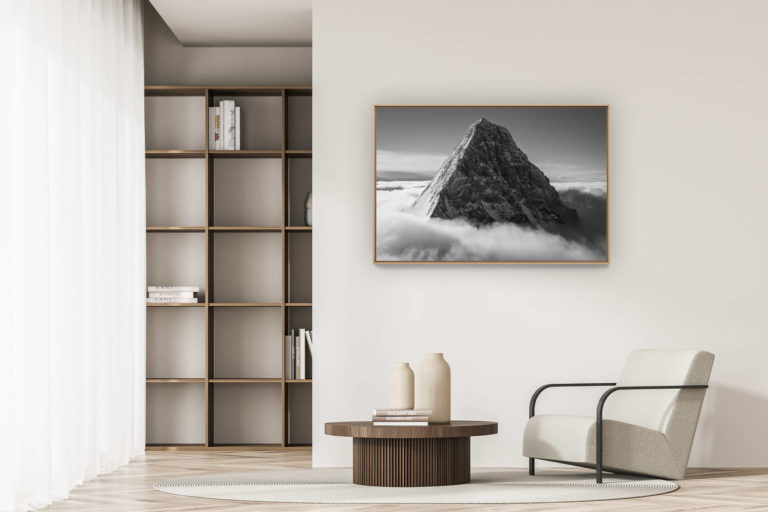 décoration appartement moderne - art déco design - Photographie du Schreckhorn - Vue sur un des géants de Grindelwald, le Schreckhorn - Portrait du sommet sortant de la mer de nuages.