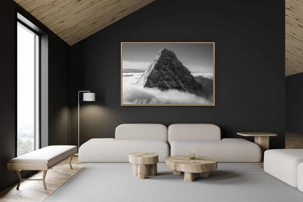 décoration chalet suisse - intérieur chalet suisse - photo montagne grand format - Photographie du Schreckhorn - Vue sur un des géants de Grindelwald, le Schreckhorn - Portrait du sommet sortant de la mer de nuages.