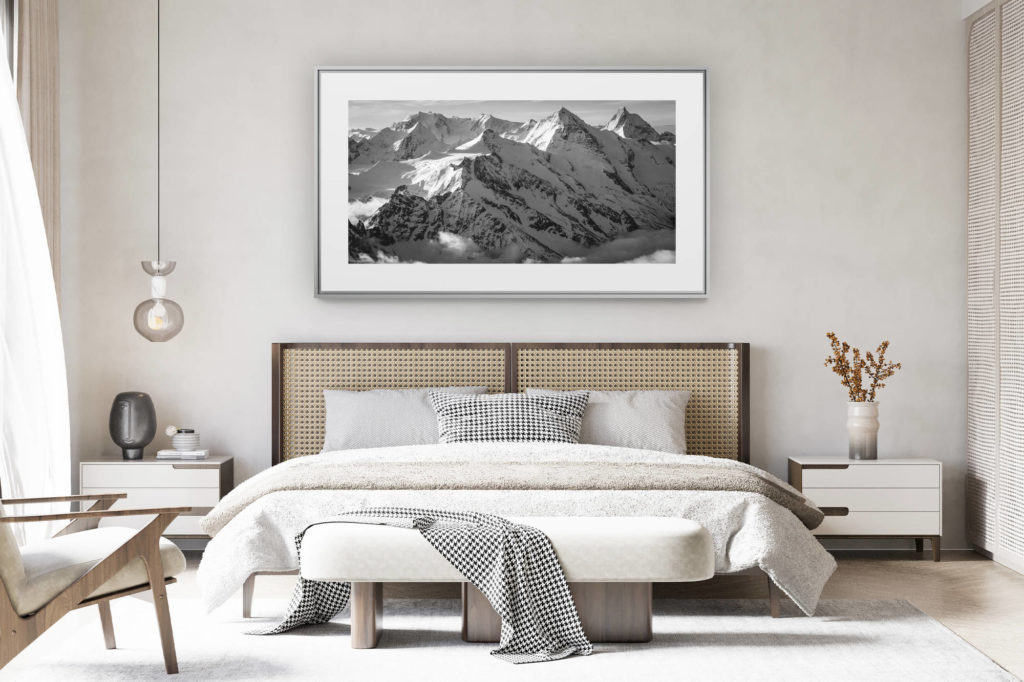 déco chambre chalet suisse rénové - photo panoramique montagne grand format - Photo noir et blanc des sommets des hautes montagne du Val d'Hérens - Val d'anniviers - Zermatt dans Alpes Suisses