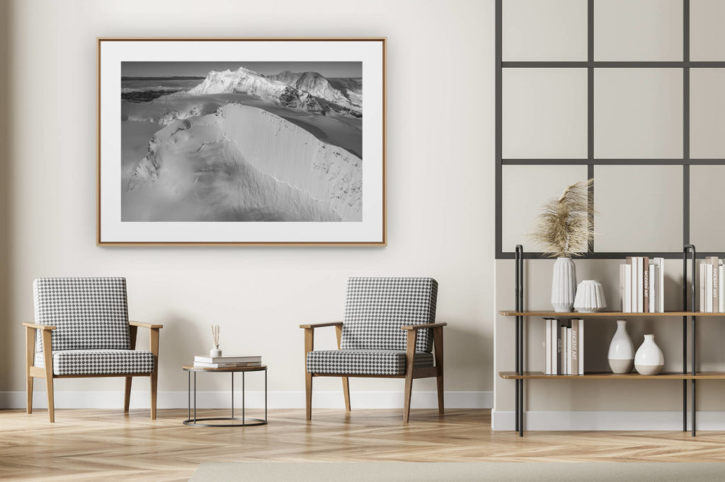 décoration intérieur moderne avec photo de montagne noir et blanc grand format - image de montagne de neige Strahlhorn Monte Rosa en noir et blanc
