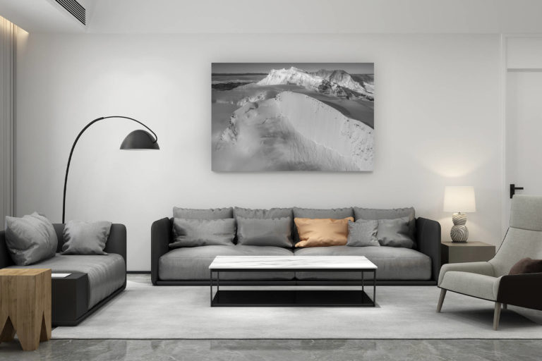 décoration salon contemporain suisse - cadeau amoureux de montagne suisse - image de montagne de neige Strahlhorn Monte Rosa en noir et blanc