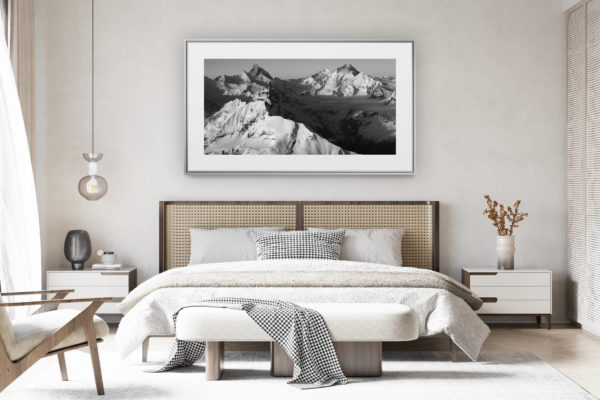 deco chambre chalet suisse rénové - photo panoramique montagne grand format - Val d&#039;Anniviers -encadrement photo pour décoration de chalet - Vue panoramique d&#039;une photo d&#039;une paysage de montagne en noir et blanc