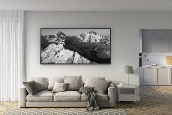 déco salon rénové - tendance photo montagne grand format - Val d'Anniviers -encadrement photo pour décoration de chalet - Vue panoramique d'une photo d'un paysage de montagne en noir et blanc