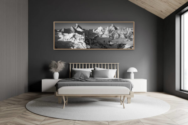 décoration chambre adulte moderne dans petit chalet suisse- photo montagne grand format - Val d'Anniviers - photo panoramique des montagnes Suisses rocheuse dans les Alpes noir et blanc