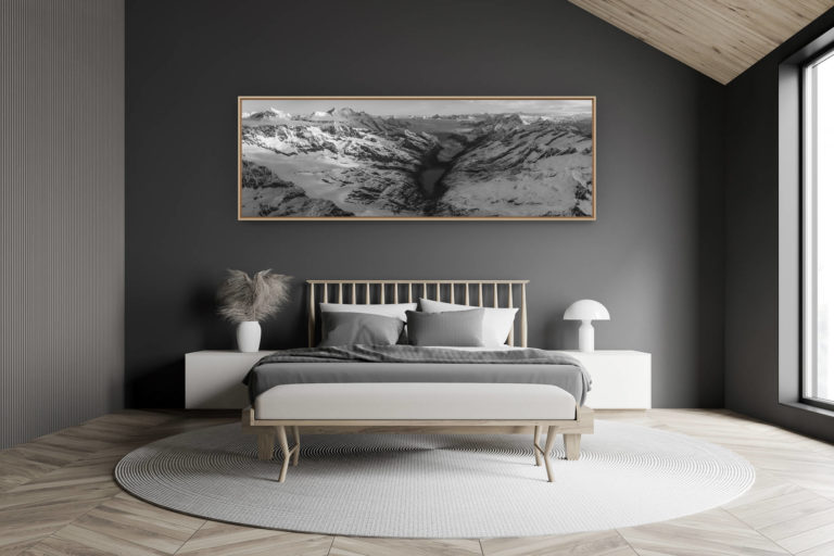 décoration chambre adulte moderne dans petit chalet suisse- photo montagne grand format - Panorama noir et blanc des Alpes du Nord et des montagnes suisses de saas fee