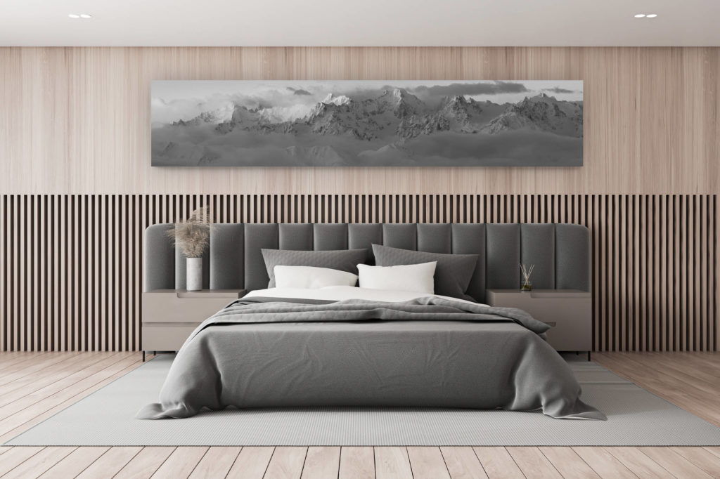 décoration murale chambre - photo tableau de montagne noir et blanc - Panorama noir et blanc des montagnes du Verbier dans les Alpes Valaisannes de Crans Montana et du Verbier dans une mer de nuage de brume et de brouillard